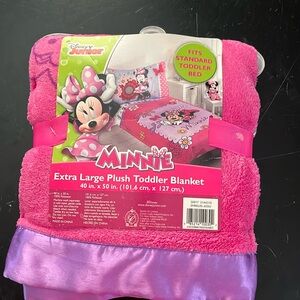 Extra large toddler blanket brand new Minnie Mouse Disney pink and purple